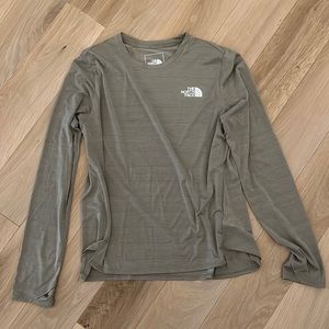 Women’s northface long sleeve NWOT
